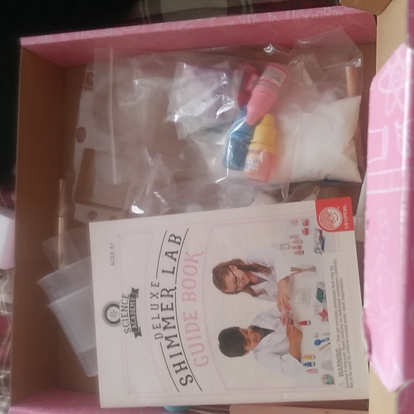 NWOT Deluxe Shimmer Lab!!!! - Picture 7 of 7